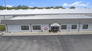 Florida commercial building with a properly installed metal roof, the standard of workmanship a licensed commercial roofing contractor delivers