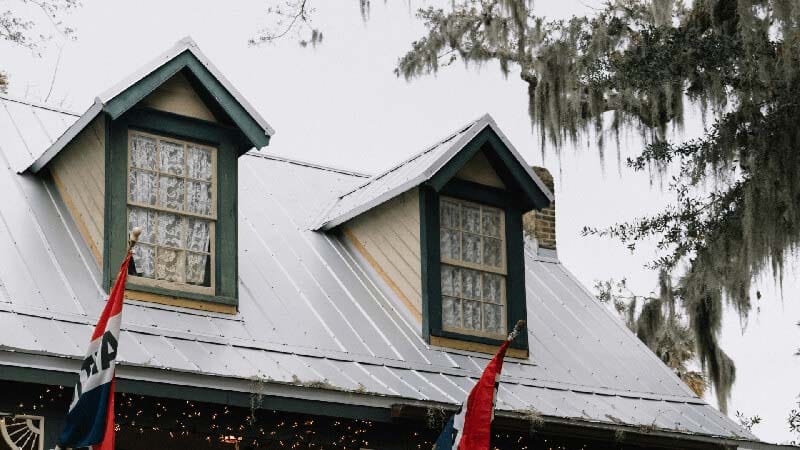 How Winter Weather Patterns in Florida Affect Commercial Roofs