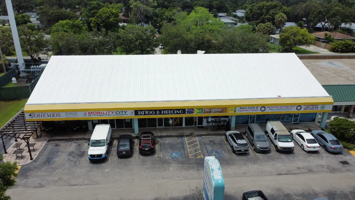 sarasota-commercial-property-restored-roof Restored commercial metal roof on Sarasota retail property after roof restoration by Troyer Commercial Roofing