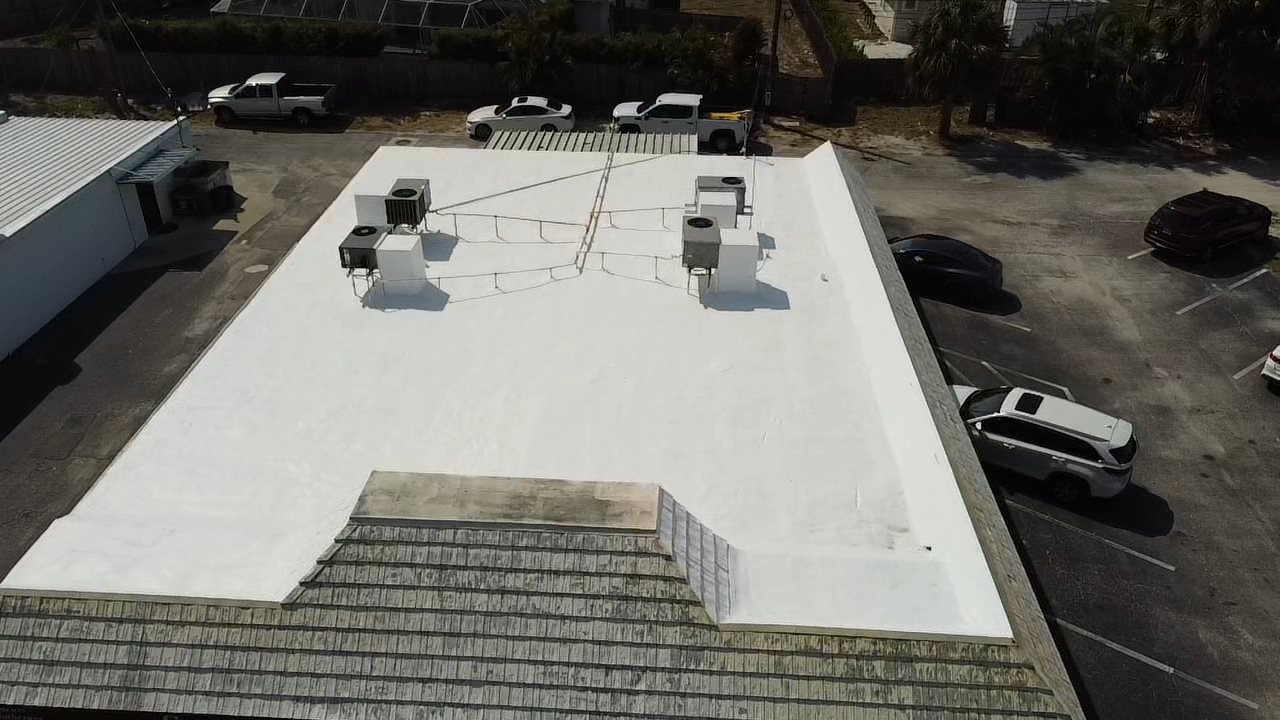 Spray polyurethane foam roof with Conklin PUMA XL top coat on a Sarasota commercial building